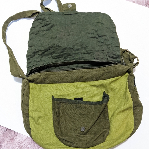 Lightweight green Accessorize bag with embroidered flowers - Picture 2 of 2